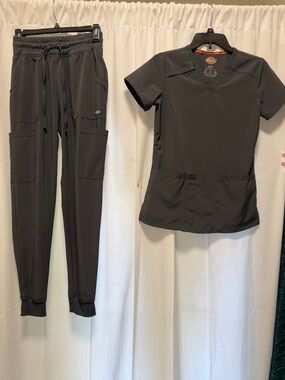 Dickies scrub set xxs/xs pewter cargo joggers